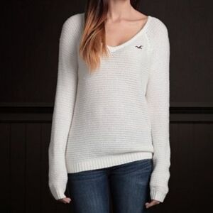 Hollister Women's Cream Crew Neck Sweater